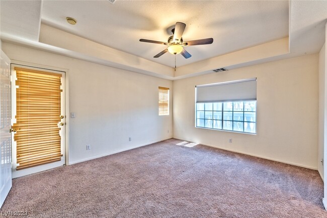 Foto del edificio - 739 Solitude Point Ave