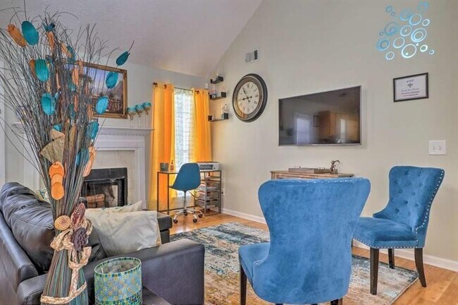 Building Photo - 483 Oak Dr