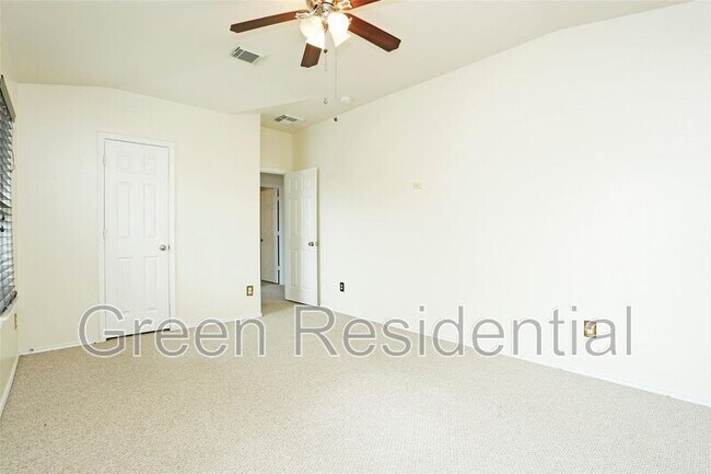 Building Photo - 1939 Wooded Acres Dr