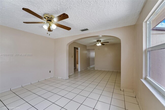 Foto del edificio - 166 E 17th St