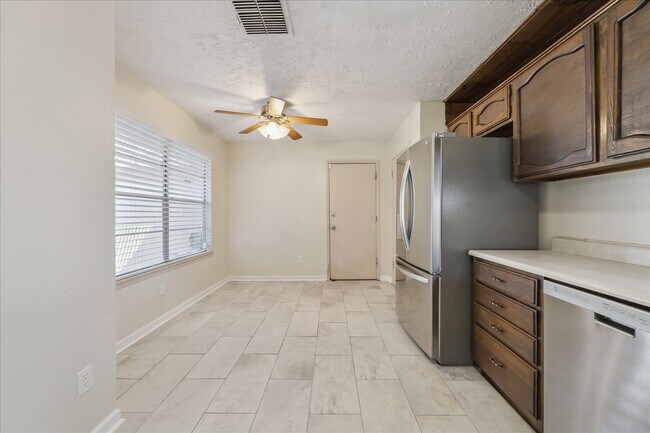 Foto del edificio - 9746 Dover Hill Rd