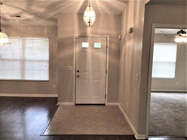 Foto del edificio - 284 Laurel Glen Drive