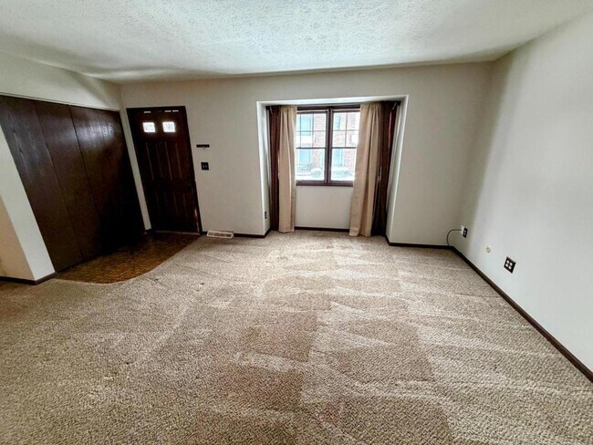 Building Photo - 6022 Applecrest Ct