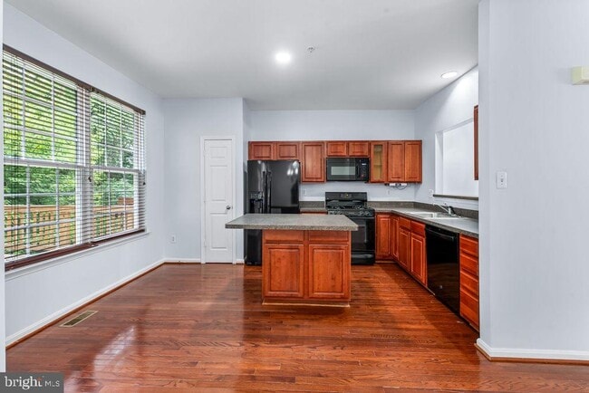Building Photo - 10010 Juniper Dr