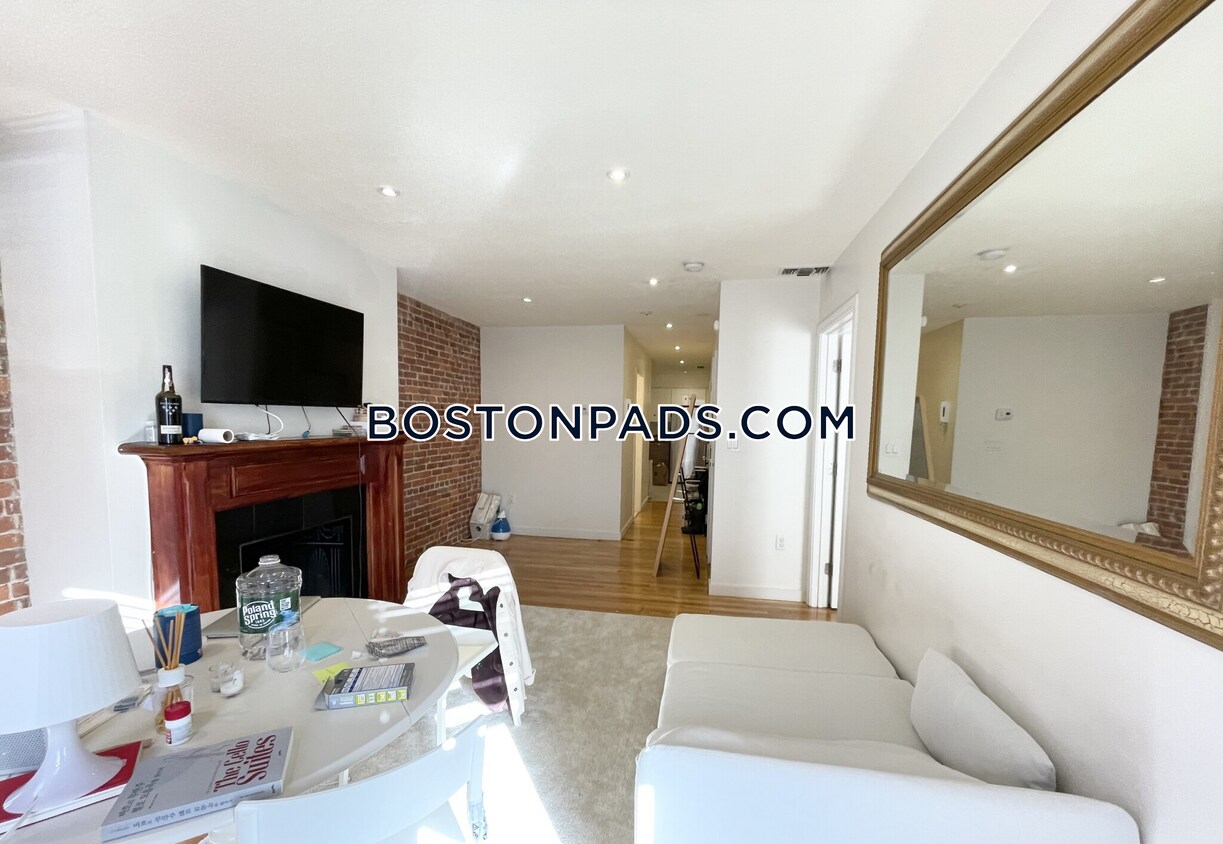 73 Gainsborough St. Room for Rent in Boston, MA