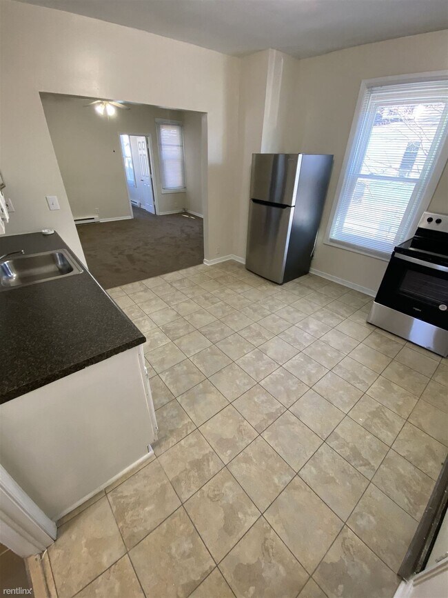 Foto del edificio - 1 br, 1 bath Duplex - 6 Dundee Ave B