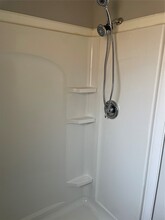 Building Photo - 614 Meadowglen Dr