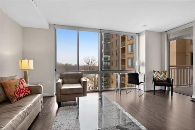 Foto del edificio - 3718 Midtown Dr