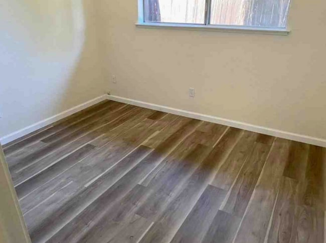 Building Photo - 1402 Cardinal Way