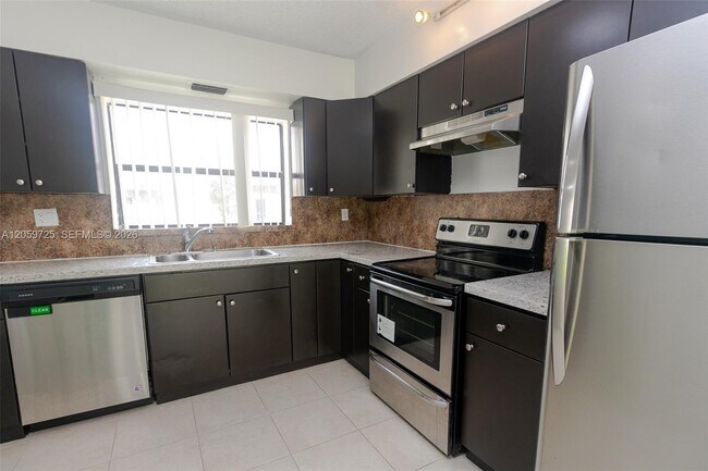 Foto del edificio - 10085 NW 6th Terrace