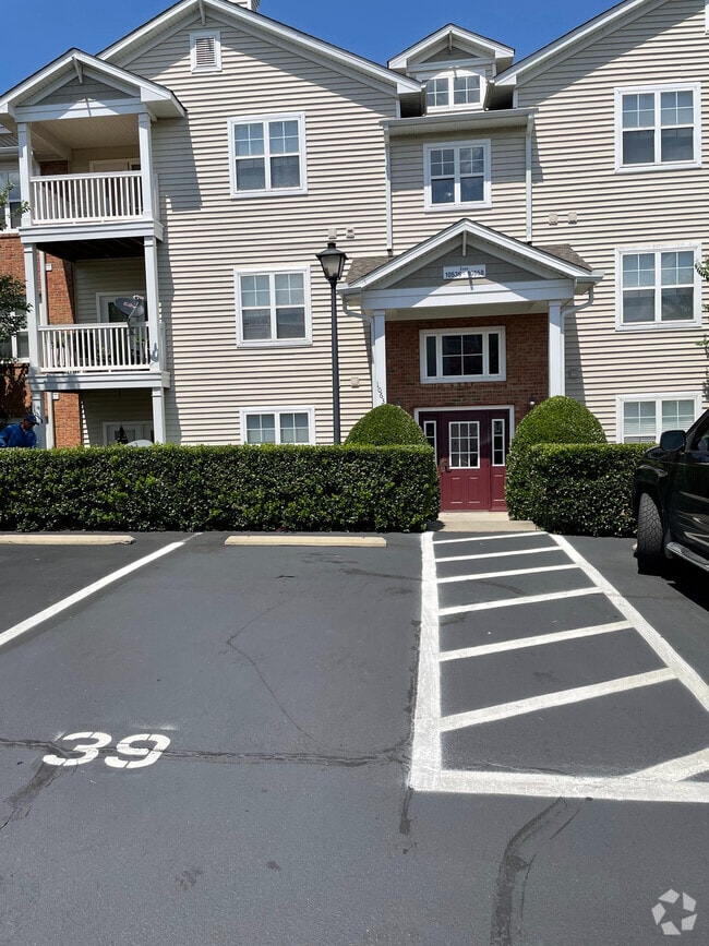 Building Photo - Room in Condo on Hill Point Ct