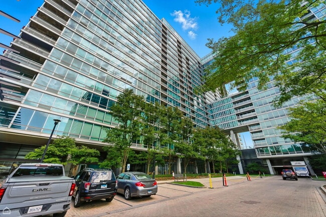 Foto del edificio - 9725 Woods Dr