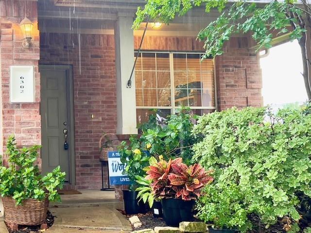 Foto del edificio - 6302 Richland Hills Dr