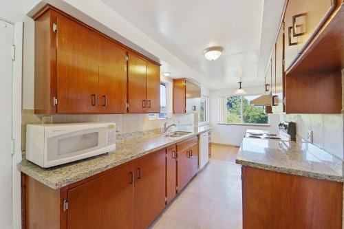 Building Photo - 3 bedroom in Seattle WA 98144