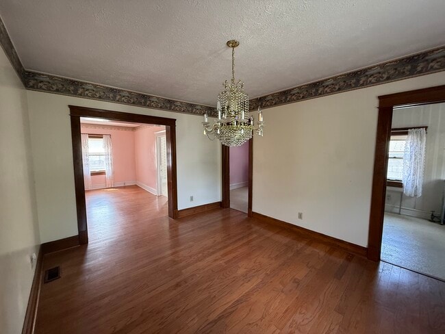 Building Photo - 1357 W 69th St