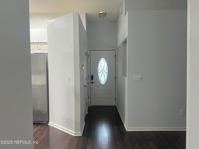 Foto del edificio - 105 Johns Glen Dr