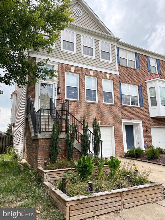 Building Photo - 22464 Maison Carree Square