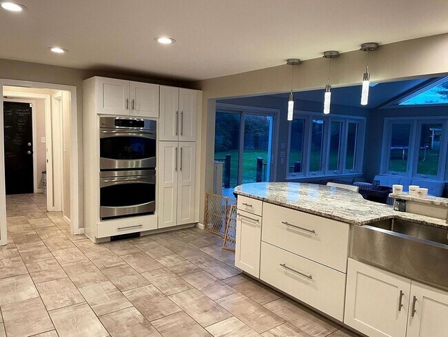 Foto del edificio - 1490 Great Pond Rd