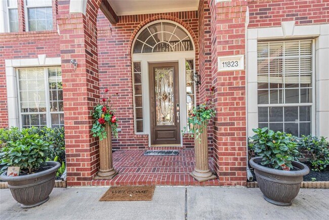 Building Photo - 11823 Canyon Mills Dr