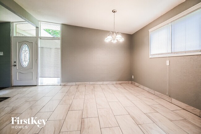 Foto del edificio - 1208 NE 66th St
