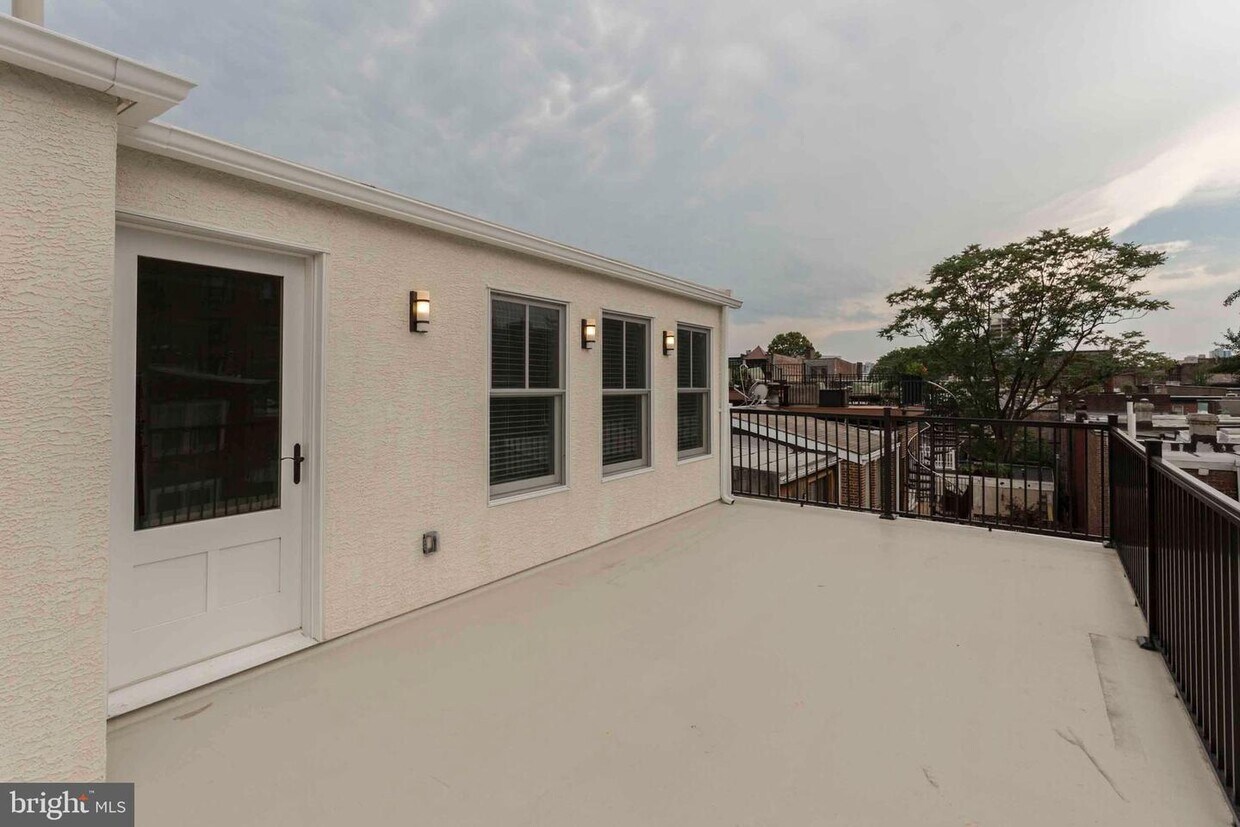 2023 Rittenhouse Square Unit 302, Philadelphia, PA 19103 Room for