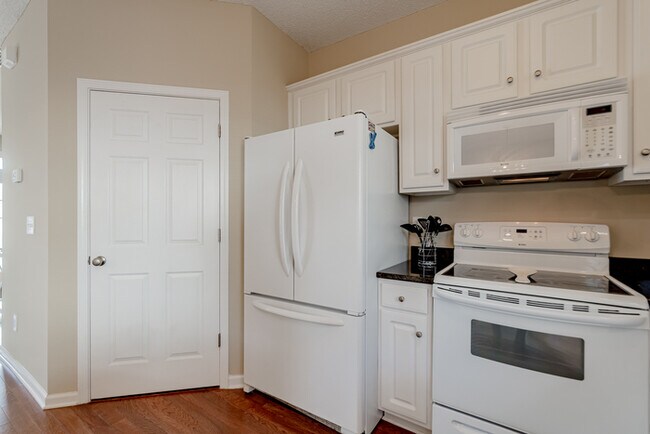Building Photo - Furnished Rental