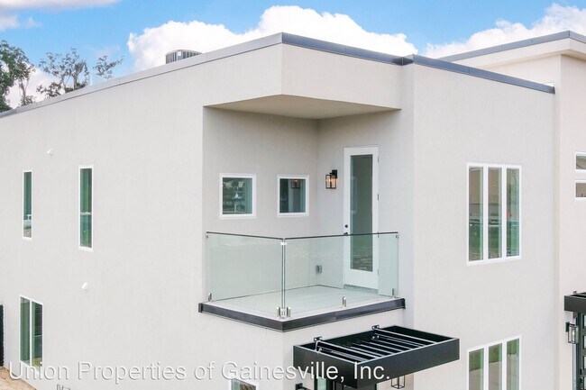 Building Photo - 3 br, 2.5 bath House - 3348 SW 49th Terrace
