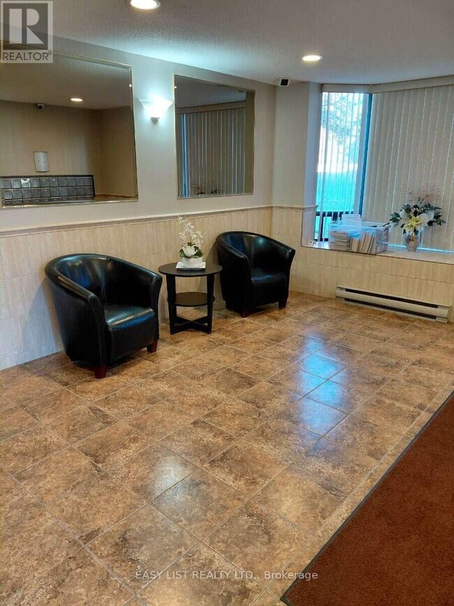 Building Photo - 75 Huxley St