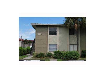 Building Photo - 2621 Riverside Dr