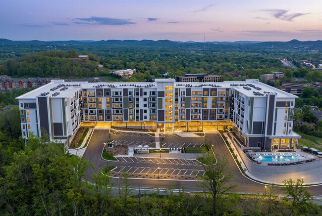Building Photo - Encore at Brentwood
