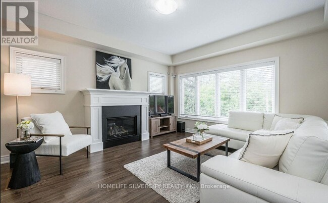 Building Photo - 194 Eaglecrest St