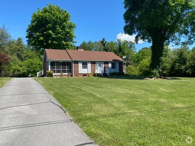 Building Photo - 3627 Riverview Dr