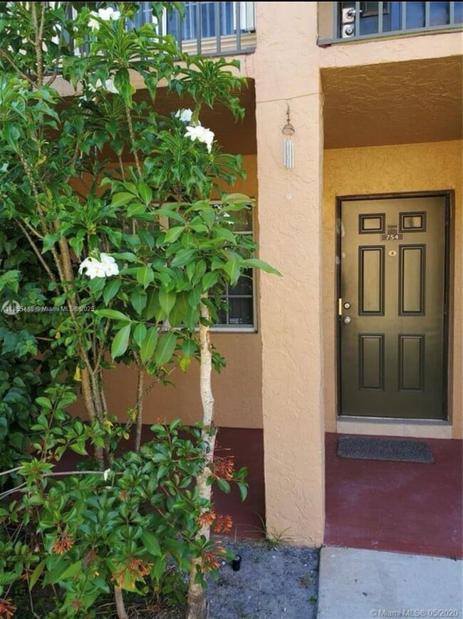 Foto del edificio - 754 NW 103rd Terrace