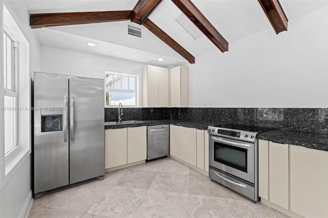 Building Photo - 2663 Tigertail Ave