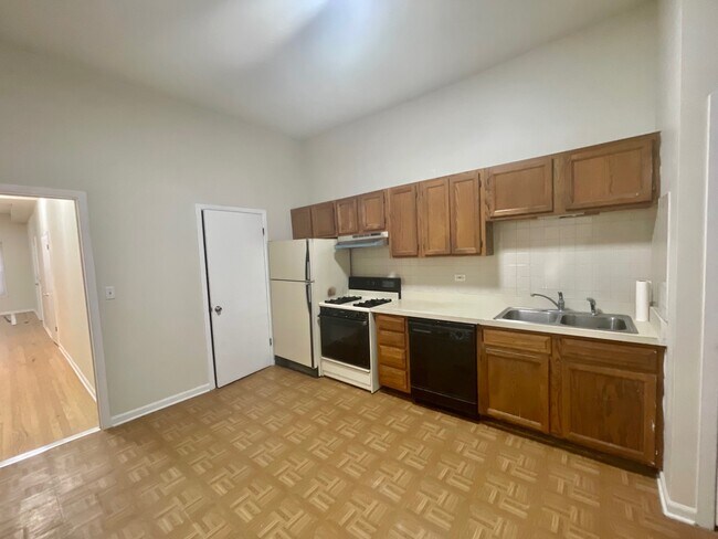 Building Photo - 746 W Wrightwood Ave