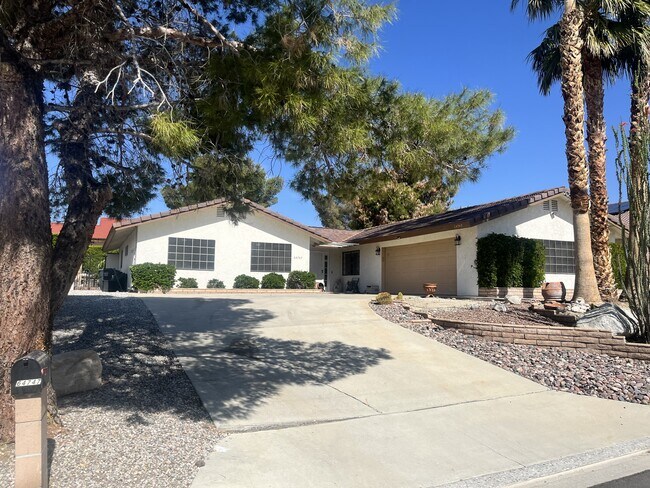 Building Photo - 64747 Pinehurst Cir