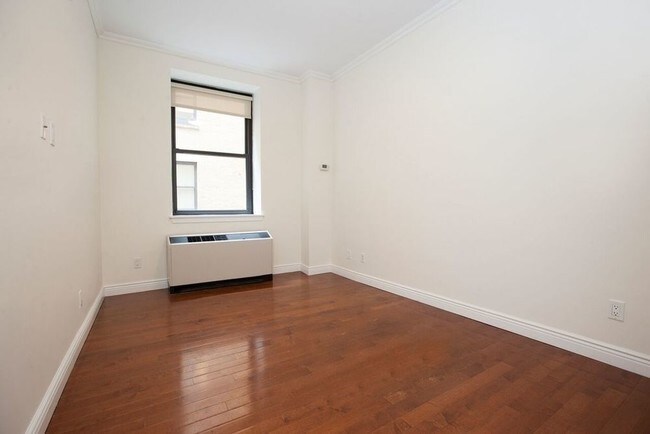 Building Photo - 488 7th Ave