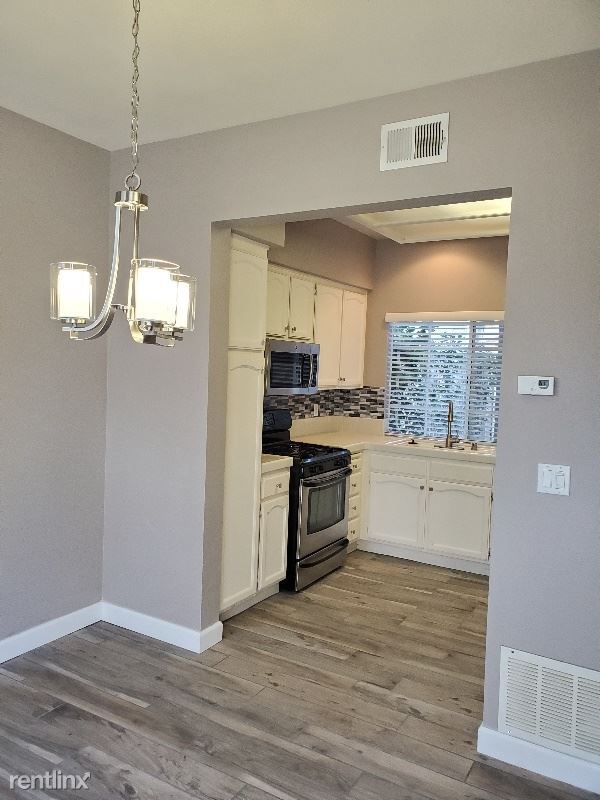 Building Photo - 2 br, 2.5 bath Townhome - 13343 Kibbings Rd