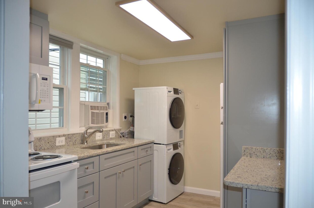 Foto principal - 303-UNIT Commerce St