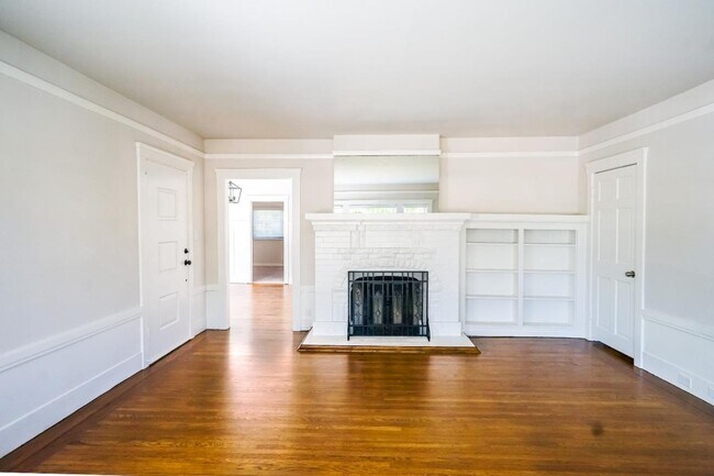 Building Photo - 1315 Drake Ave