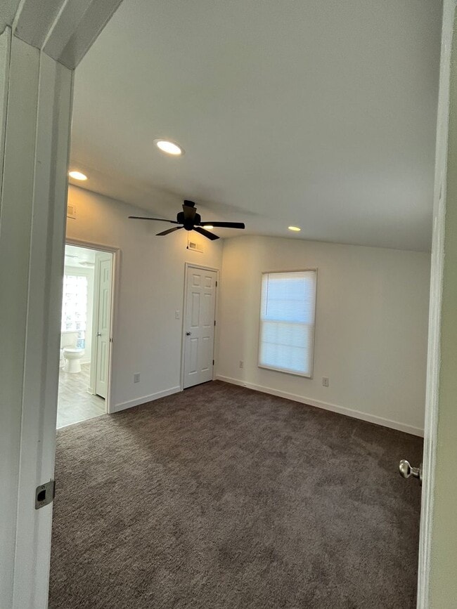 Building Photo - Beautifully renovated home in the desired Rivermont area!