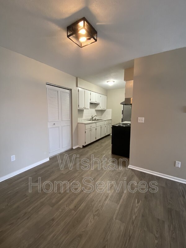 Foto del edificio - 217 Charleston Blvd