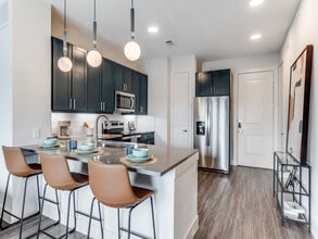 Building Photo - LENOX LAKE HIGHLANDS