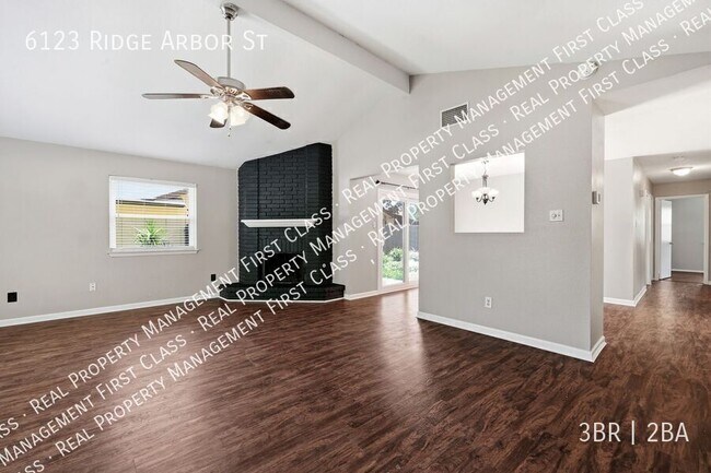 Foto del edificio - 6123 Ridge Arbor St