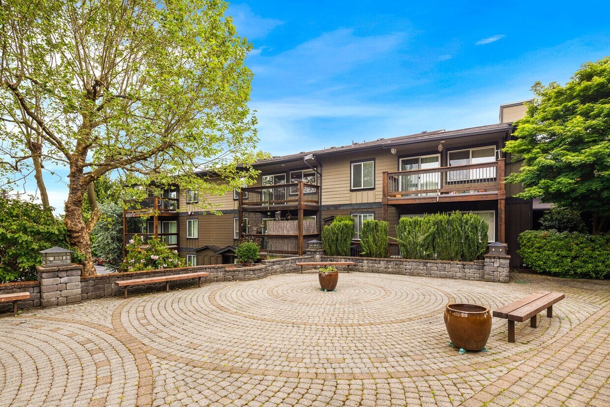 Primary Photo - Welcoming Top Floor 1 Bedroom Condo - Gate...