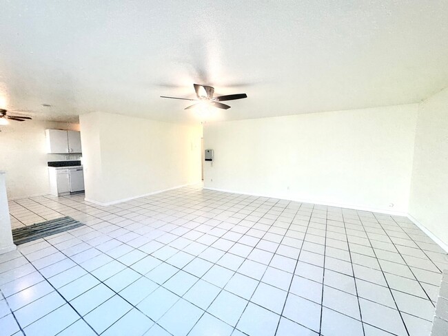 Building Photo - 2589 Hayes Dr