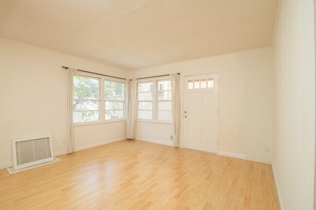 Sala de estar - 925 1/2 Tularosa Dr