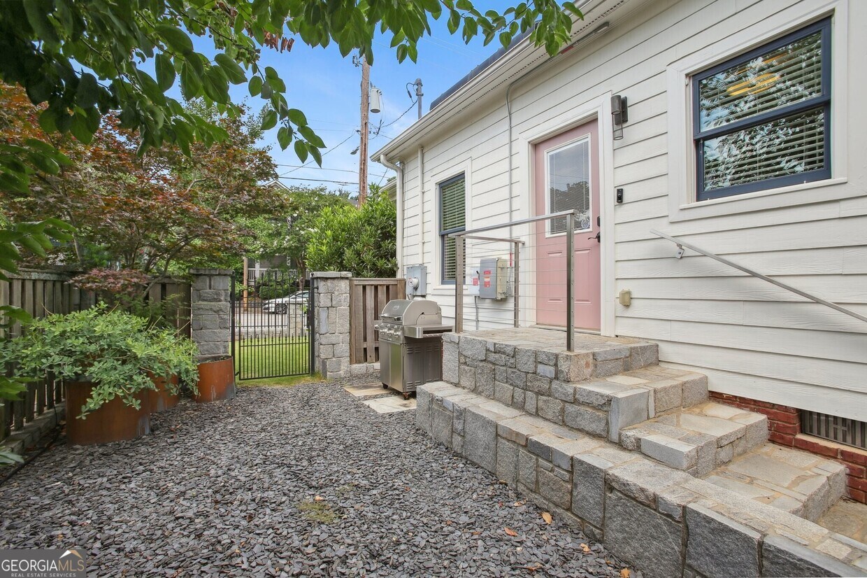 Primary Photo - 69 Randolph St NE