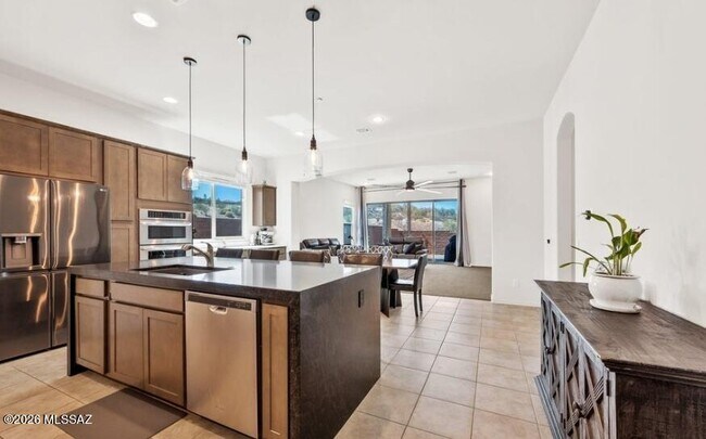 Building Photo - 719 E Danum Vly Dr