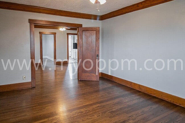 Building Photo - TRISARA 2817 N 60 ST